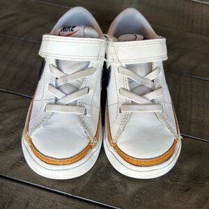 Toddler Nike shoes
